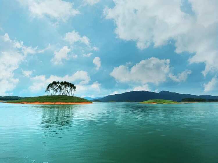 Hồ Thác Bà, khu du lịch sinh thái với hồ nước nhân tạo của Yên Bái