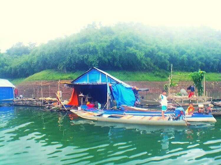Tham quan làng nổi ở Hồ Tà Đùng